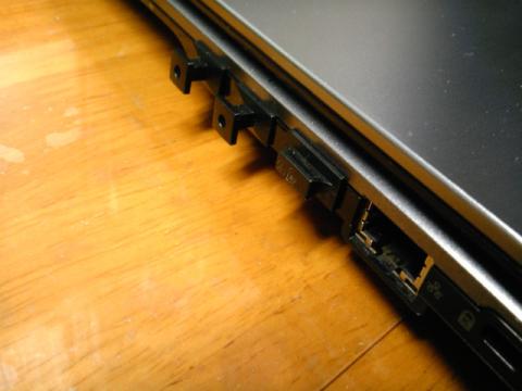 唯一塞がれていない有線LAN。