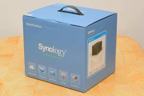 DiskStation D415+の箱