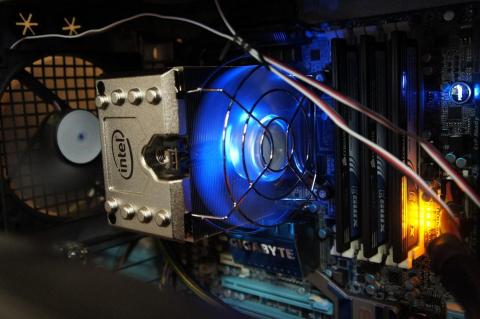 光るCPUクーラー