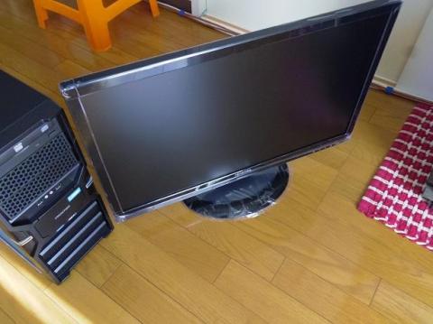 本体1:本体とLED液晶ディスプレイのセットです