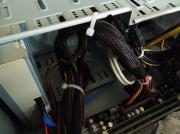 本体内部2:5.25インチベイの空きスペース(外部ベイの空きは2つ)