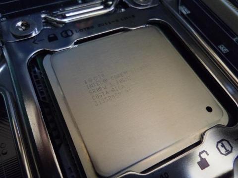 CPU1:C1ステッピングの「SR0GW」