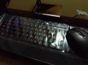 周辺機器1:キーボードのキーにはバックライトが内蔵されており、3段階に明るさを変更したりオフにすることができます