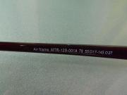 カラーは茶色の強い赤の「ボルドー」