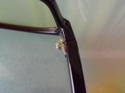 「丁番」に使用されている「ねじ」は「ねじ止め剤」で止められている