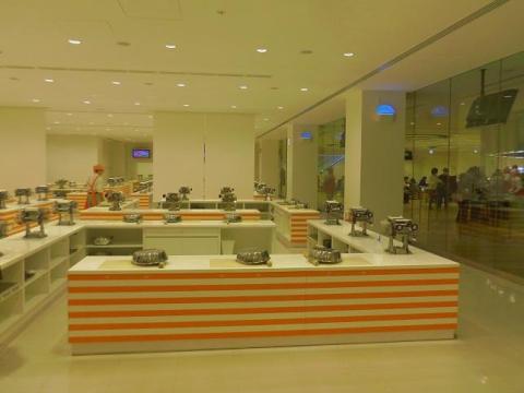 会場内にはチキンラーメンを手作りするための機材がそろっています