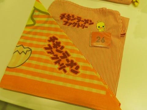 作業にはエプロンとバンダナを着用します