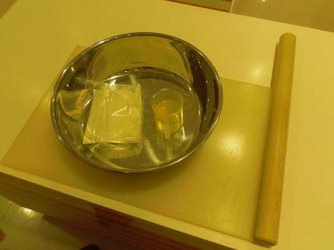 めんを作るための材料や道具