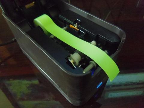 テープは本体より3cm引出してセットする