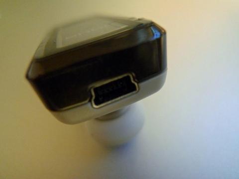 本体上部にある充電ポート