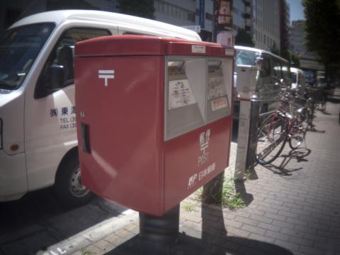 ポストの足が破綻。