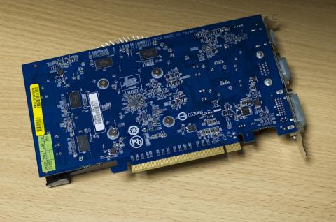 クーラーはネジ留めされているので社外品に交換するのも簡単そうです。