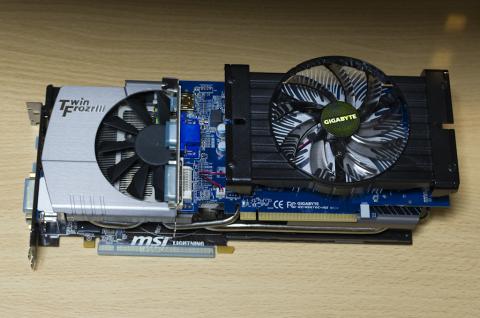 せっかくなので580Lightningとサイズ比較してみました。