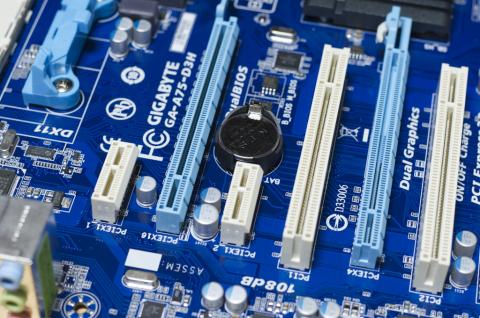 CMOSバッテリーの位置は若干気になるw