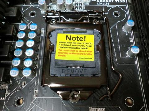 CPUの固定具までこっそりとクロームブラックです。見えないところまでこだわりで埋め尽くされている。