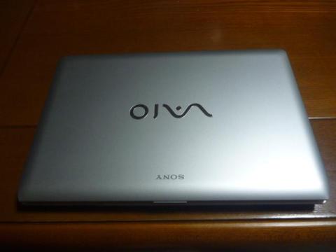 VAIO Y ハウジングディスプレイ