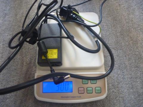 ACアダプタ重量