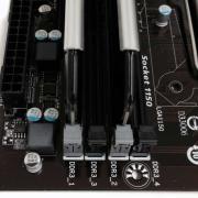 デュアルチャンネルのメモリは灰色のソケットに