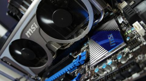 MSIのロゴがキラリと光る・ω・)b