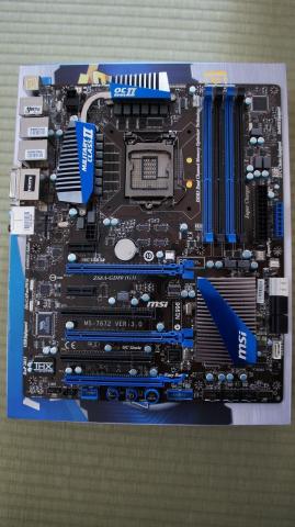 GD80の全景、バランスのとれたボードデザイン。シンプルにまとめあげている印象が大きい。「PCI Express Gen3」用に専用の6pinを兼ね備えている。