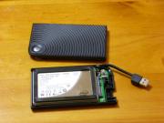 SSDはUSBで外付けします。