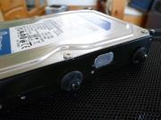 HDDにゴムブッシュを取り付け