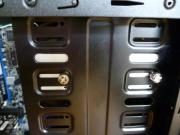 手回しネジで固定