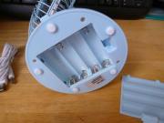 単3電池が4本必要です。