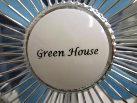 ガード中央に輝く「Green House」エンブレム
