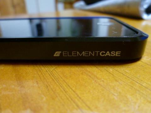 左下に刻印されたロゴ