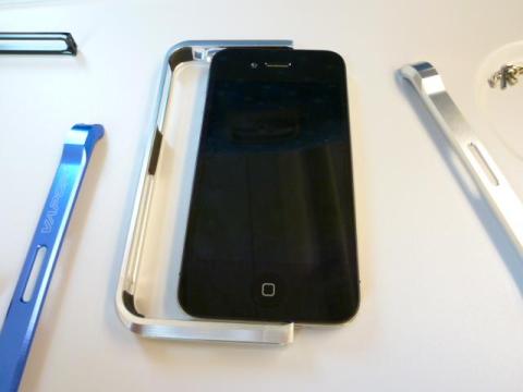 iPhoneを滑りこませる