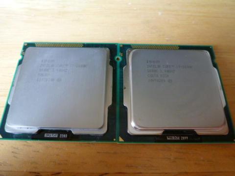 左側が既所有品、右が今回のレビュー品