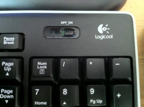 ON/OFFスイッチはテンキー上部