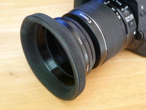 広角端のケラレはフードを折り返すことで回避・・・