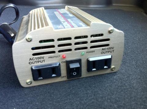 出力は、AC100V2口