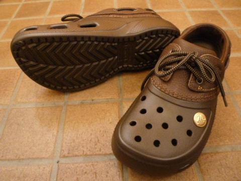 ソールは、土踏まず部分が細めになってます。