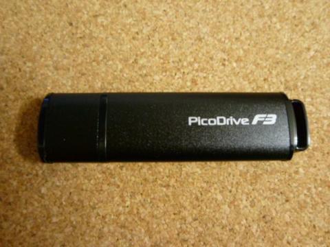 ブラックアルマイトの金属製ボディ