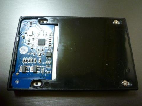 SSDも裏面から固定