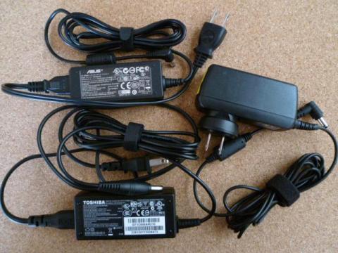 左上:EeePC900HA、右:AS1830Z、左下:R631