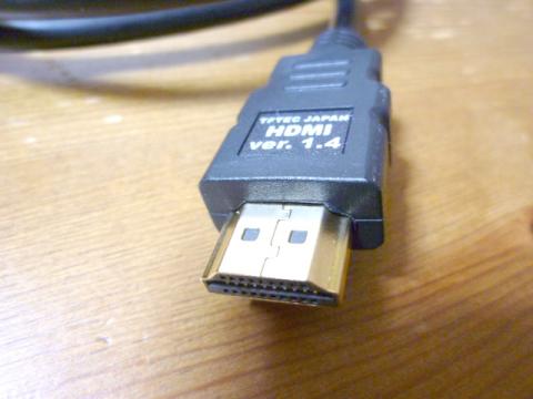 端子は金メッキされている