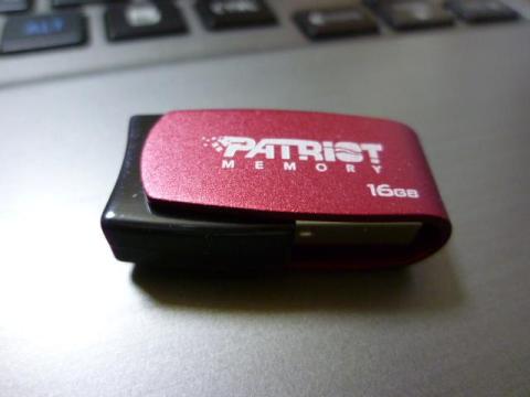 渋いメタリックレッド