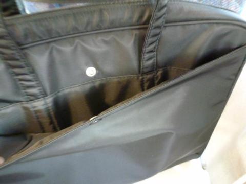 内側にもポケットがある