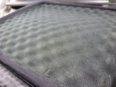 内側は凹凸構造