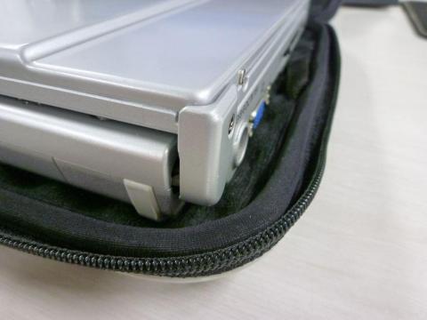 CF-R6自体が厚めだが・・・