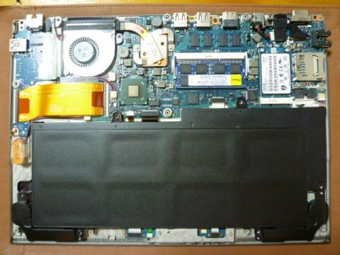 メモリースロットの2GBを4GBに換装