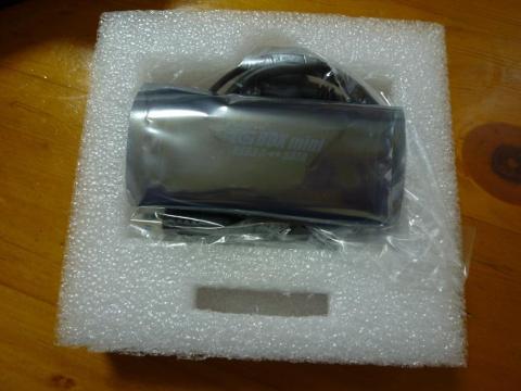 同梱品は、本体とケーブル