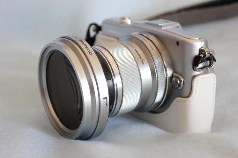 45mm F1.8に付けた状態