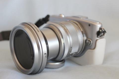 14-42mmの標準ズームに装着