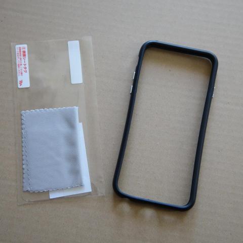 液晶保護フィルムとクリーナーを同梱