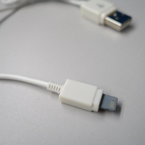 その上、コネクタ部分は樹脂製